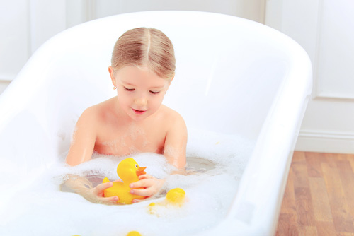 Treatment and Removal of Plantar Warts - Kids' Foot Health Child soaking in bath with rubber ducky is a good way to prep skin for plantar wart removal