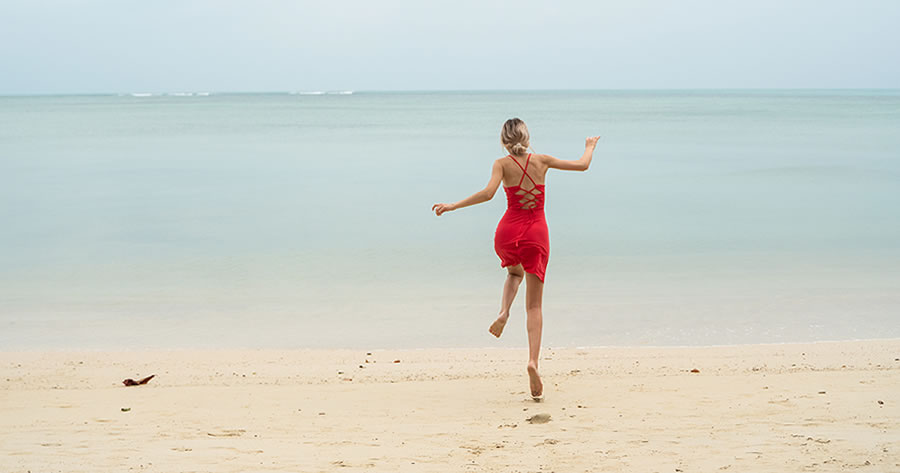 Walking on the Beach: 8 Benefits of Going Barefoot on Sand