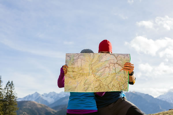 hiking-outdoors-in-winter