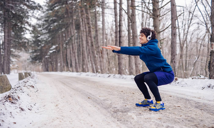 Warm Up Before Running in Cold Weather winter-squat-running-warmup